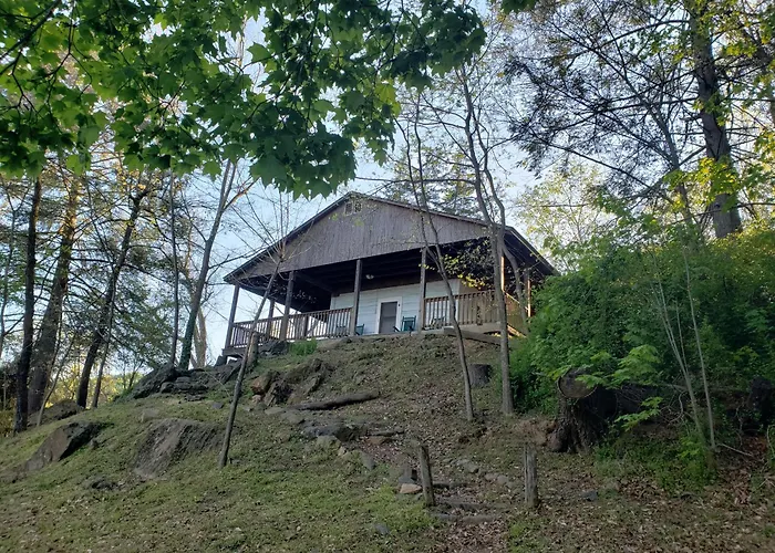 Graves Mountain Farm & Lodges
